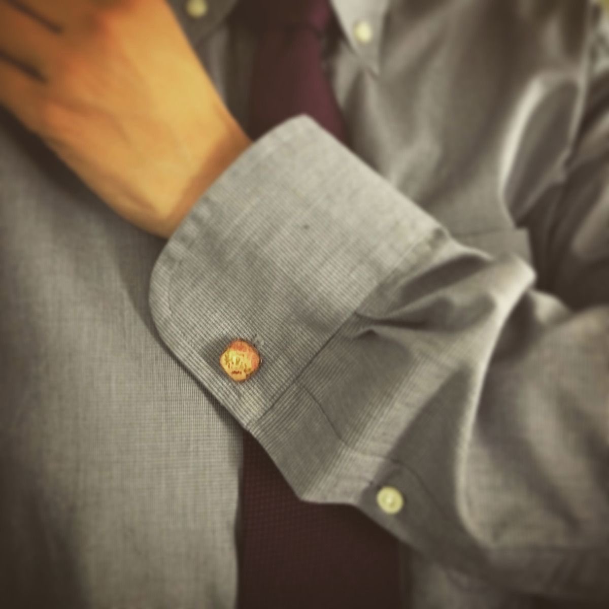 TAMARUSAN_en's tweet image. Elegant cufflinks with rose-patterned resin parts are now on sale! Perfect for adding a touch of sophistication to your suit or shirt. Don’t miss this chance to own a stylish and refined design at a special price! #Sale #Cufflinks #RosePattern #MensAccessories #TAMARUSAN