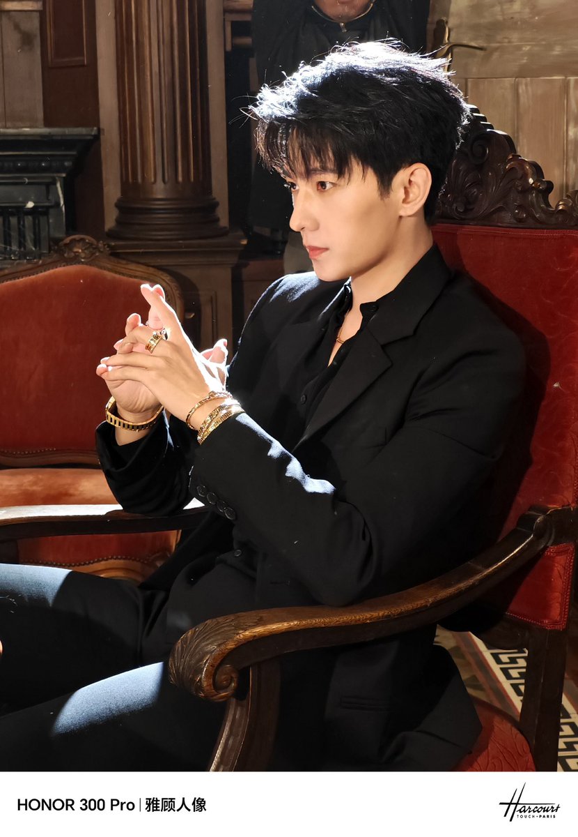 หล่อ รวย ลูกรักพระเจ้ามาก หล่อ ออร่า
เอาคำไหนมาอวยได้หมด
#YangYangxBvlgari 
BVL YANGYANG inSH