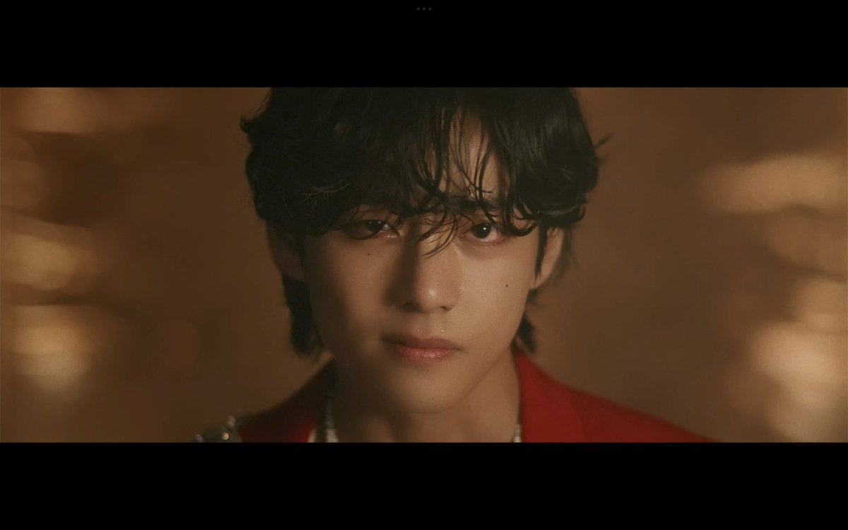 purplecodedarmy's tweet image. THE VOCALS ON THIS GUY! DAMN!!! 

#Vishere 
#WinterAhead