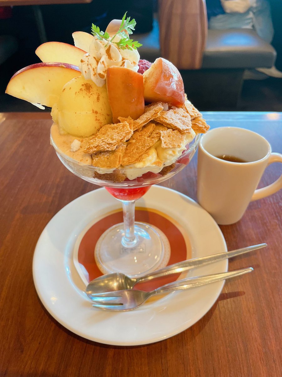 lehuamisa's tweet photo. りんご🍎美味しい
明日の仕事頑張れる✨
#ロイヤルホスト https://t.co/U8W97rcl8D