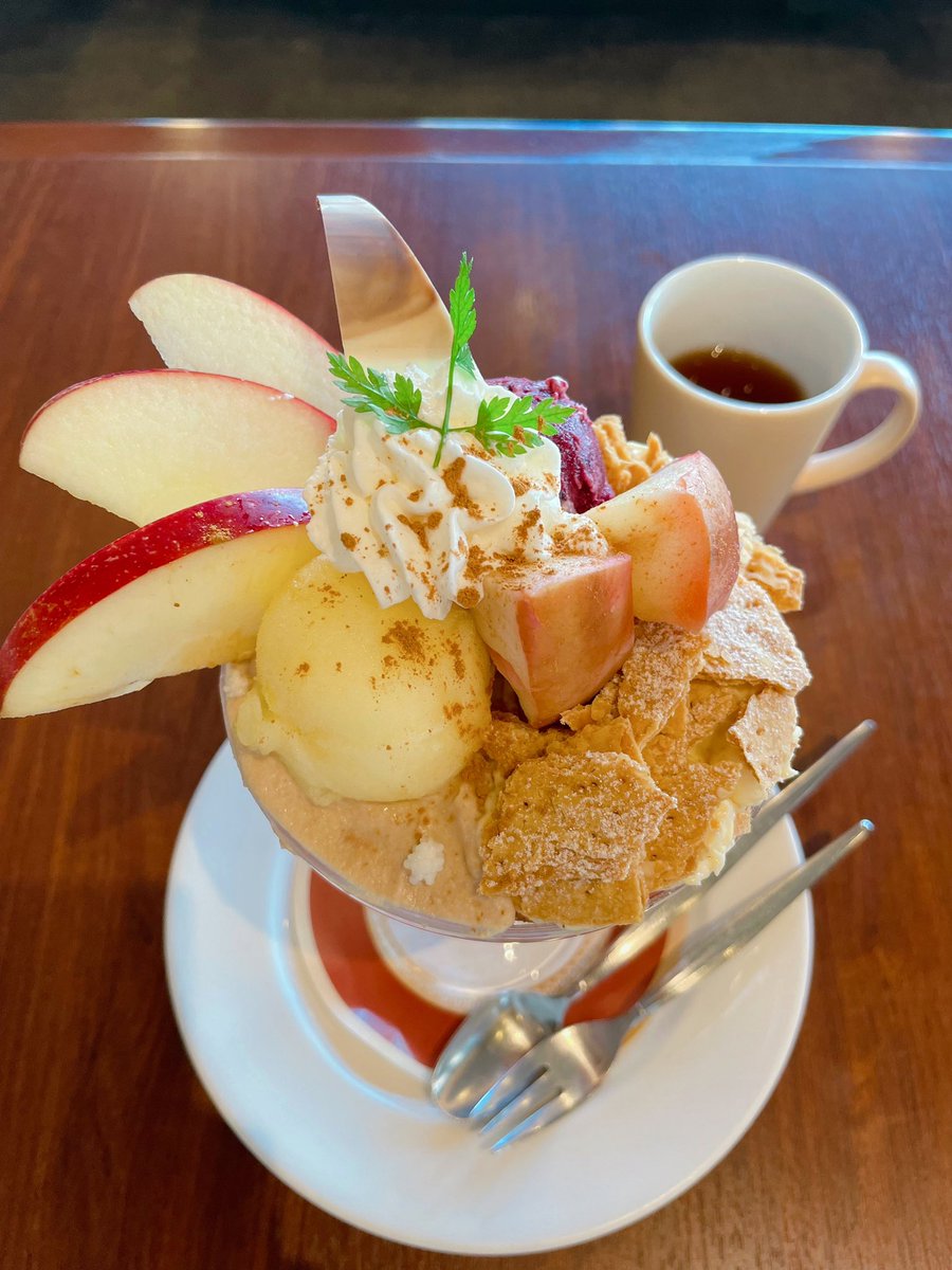lehuamisa's tweet photo. りんご🍎美味しい
明日の仕事頑張れる✨
#ロイヤルホスト https://t.co/U8W97rcl8D