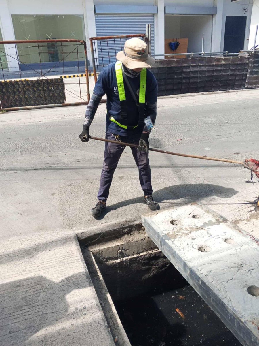 OFFICIALMUNTI's tweet photo. Magkaisa tayo para sa kaligtasan ng lahat. Siguraduhing malinis ang kapaligiran at laging walang bara sa mga kanal.
M#Muntinlupa #MuntinlupaNakakaproud #CityEngineeringDepartment
π·: Engineering Department https://t.co/Dlx18NGT2I