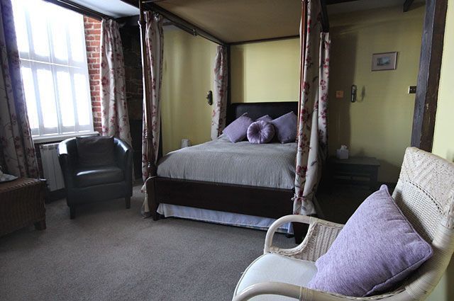 Hotels Available tweet media