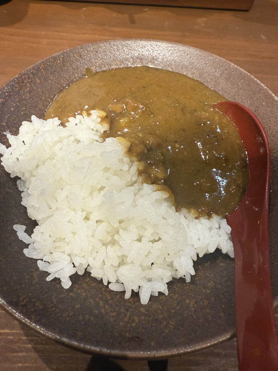ananzero2's tweet photo. 大井町
和牛ラーメン繕(YOSHI)
定期的に食べたくなる濃厚な和牛スープに自家製のマー油が最高◎
カレーもうまいよ！

和牛ラーメン 繕
東京都品川区東大井5-5-8 
https://t.co/BODjftDw4n https://t.co/fJSysmsu9x
