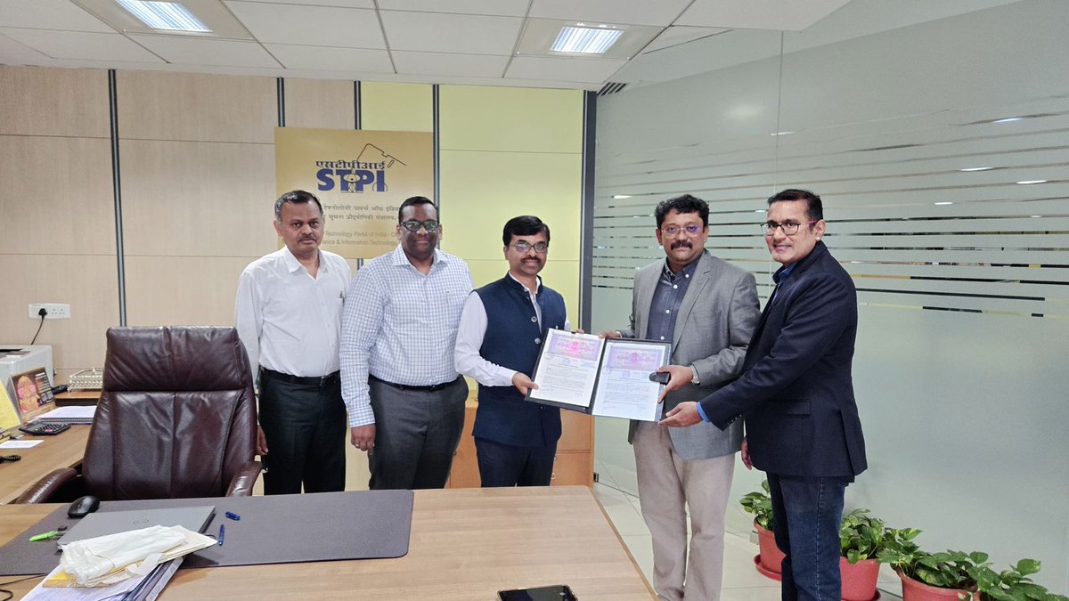 The signing of MoU btwn <a href="/stpinext/">STPINEXT</a> <a href="/mahadesha_v/">Mahadesha V</a> CEO of <a href="/STPIFinBlue/">STPI FinTech CoE - FinBlue, Chennai</a> #FinTech CoE &amp; #Stratinfinity Sh.Balasubramaniam MS, CEO, is aimed at fostering innovation, accelerating <a href="/stpiindia/">STPI</a> #startups growth &amp; enhancing market readiness by facilitating synergistic partnerships with GCCs.