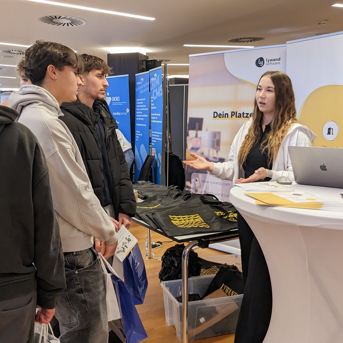 Wir freuen uns sehr, dass wir auch dieses Jahr wieder am Unternehmertag des SZ-Ybbs als Ausbildungspartner teilnehmen durften 😊

Vielen Dank an <a href="/ITHTLYbbs/">IT-HTL Ybbs</a> &amp; <a href="/hakhasybbs/">HAK/HAS Ybbs</a> für die Einladung und die tolle Zusammenarbeit! Wir freuen uns schon auf das nächste Mal!