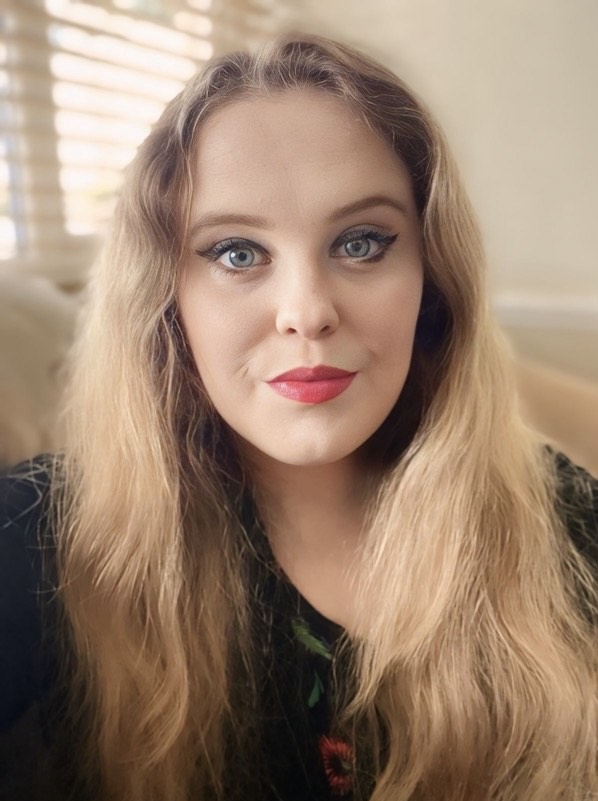 Gallery at @simonkids_uk has signed a sapphic romantasy duology set in Ancient Rome by <a href="/morganowenya/">Morgan Owen (updates only)</a>

bookbrunch.co.uk/page/article-d… (£)