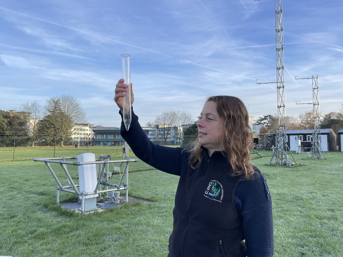 Hannah Cloke (@hancloke) on Twitter photo Guess who has passed their training 🥳 and is now the most recent recruit to the army of weather observers who have recorded data at exactly 9am every morning at the <a href="/UniofReading/">Uni of Reading</a> since 1908 🌡️ 🌧️ Guess who has passed their training 🥳 and is now the most recent recruit to the army of weather observers who have recorded data at exactly 9am every morning at the <a href="/UniofReading/">Uni of Reading</a> since 1908 🌡️ 🌧️