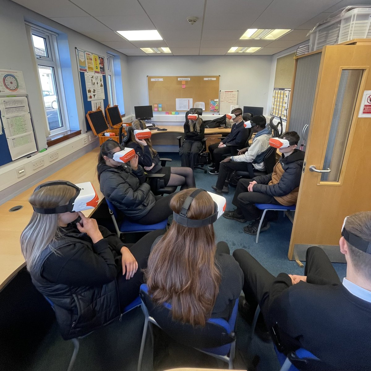 BlairgowrieSFRS's tweet image. ROAD SAFETY 🚗

S6 students at @BlairgowrieHS joined us to learn about road safety and what to do if they are first-on-scene ⛑️

👓 VR headsets gave a powerful look at the risks of reckless driving

Thanks to @PSOSTayside for sharing the New Drivers scheme 🚓

#SFRSInTheCommunity