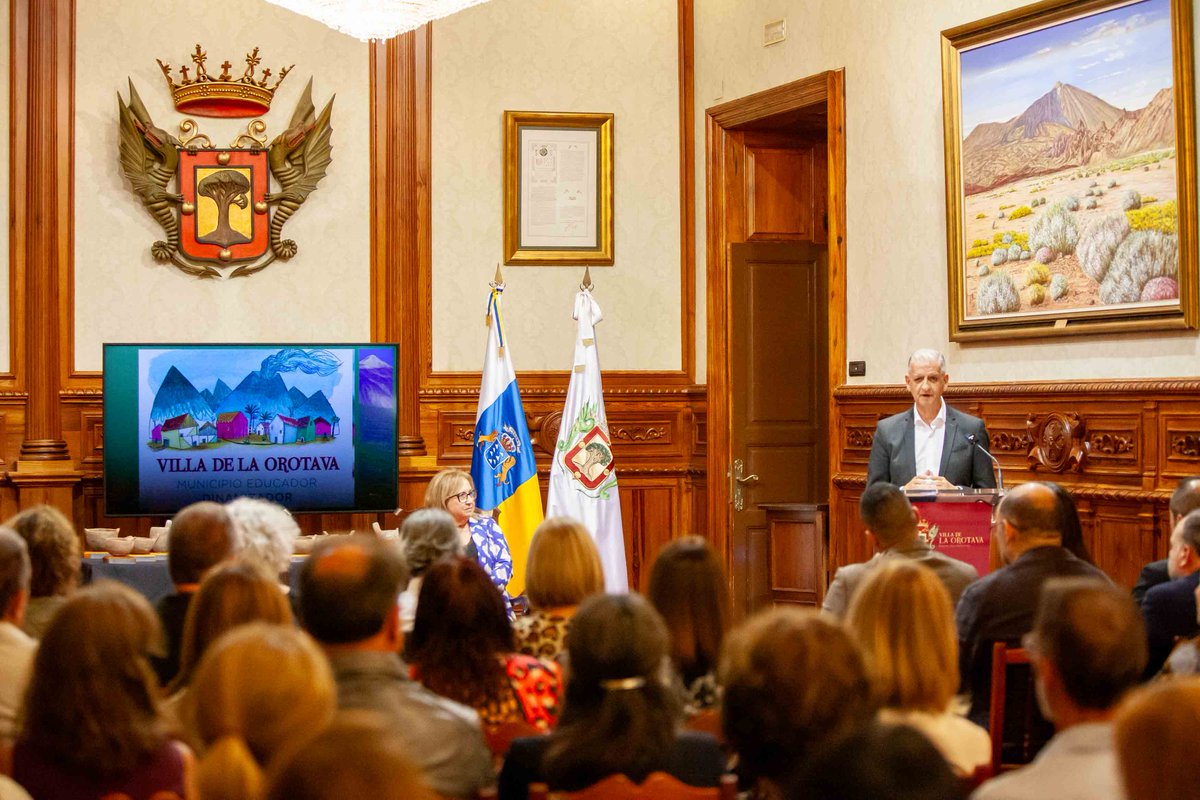 𝐄𝐥 𝐚𝐲𝐮𝐧𝐭𝐚𝐦𝐢𝐞𝐧𝐭𝐨 𝐚𝐜𝐨𝐠𝐢𝐨́ 𝐞𝐥 𝐚𝐜𝐭𝐨 𝐝𝐞 𝐡𝐨𝐦𝐞𝐧𝐚𝐣𝐞 𝐚 𝟏𝟓 𝐝𝐨𝐜𝐞𝐧𝐭𝐞𝐬 𝐝𝐞 𝐜𝐞𝐧𝐭𝐫𝐨𝐬 𝐞𝐝𝐮𝐜𝐚𝐭𝐢𝐯𝐨𝐬 𝐝𝐞𝐥 𝐦𝐮𝐧𝐢𝐜𝐢𝐩𝐢𝐨 𝐪𝐮𝐞 𝐬𝐞 𝐣𝐮𝐛𝐢𝐥𝐚𝐧 𝐞𝐬𝐭𝐞 𝐚𝐧̃𝐨