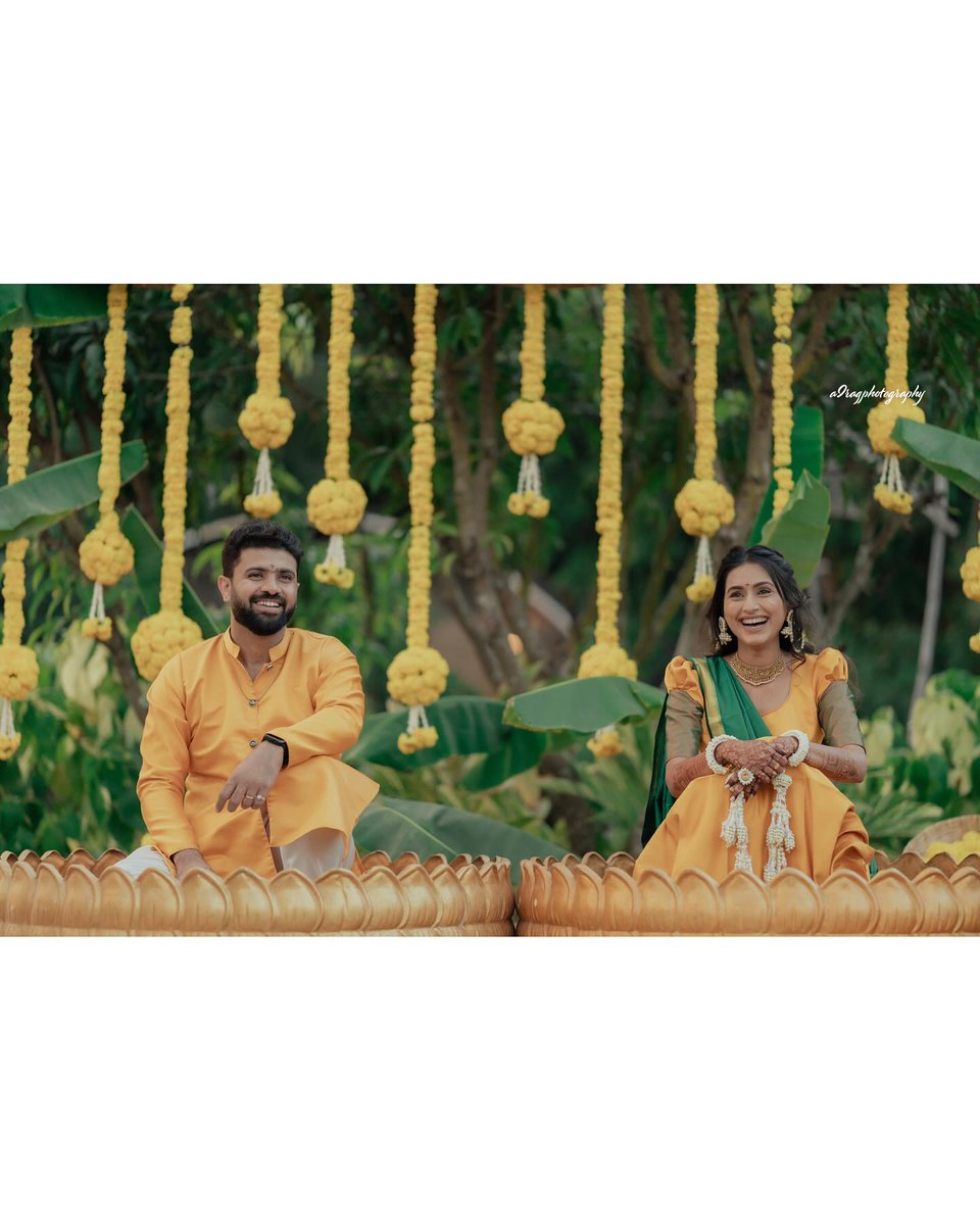 Entertainmnt2x's tweet photo. Reshma Shinde's #Haldi moments ❤️

#ReshmaShinde #Pavan #Haldi #Halad #WeddingDiaries #WeddingBells #WeddingRituals #MarathiActress #MarathiActors #MarathiCelebs .
.
------------
.
Follow us now for entertainment ka double dose - @Entertainmnt2x . https://t.co/3mLwBFa4xn