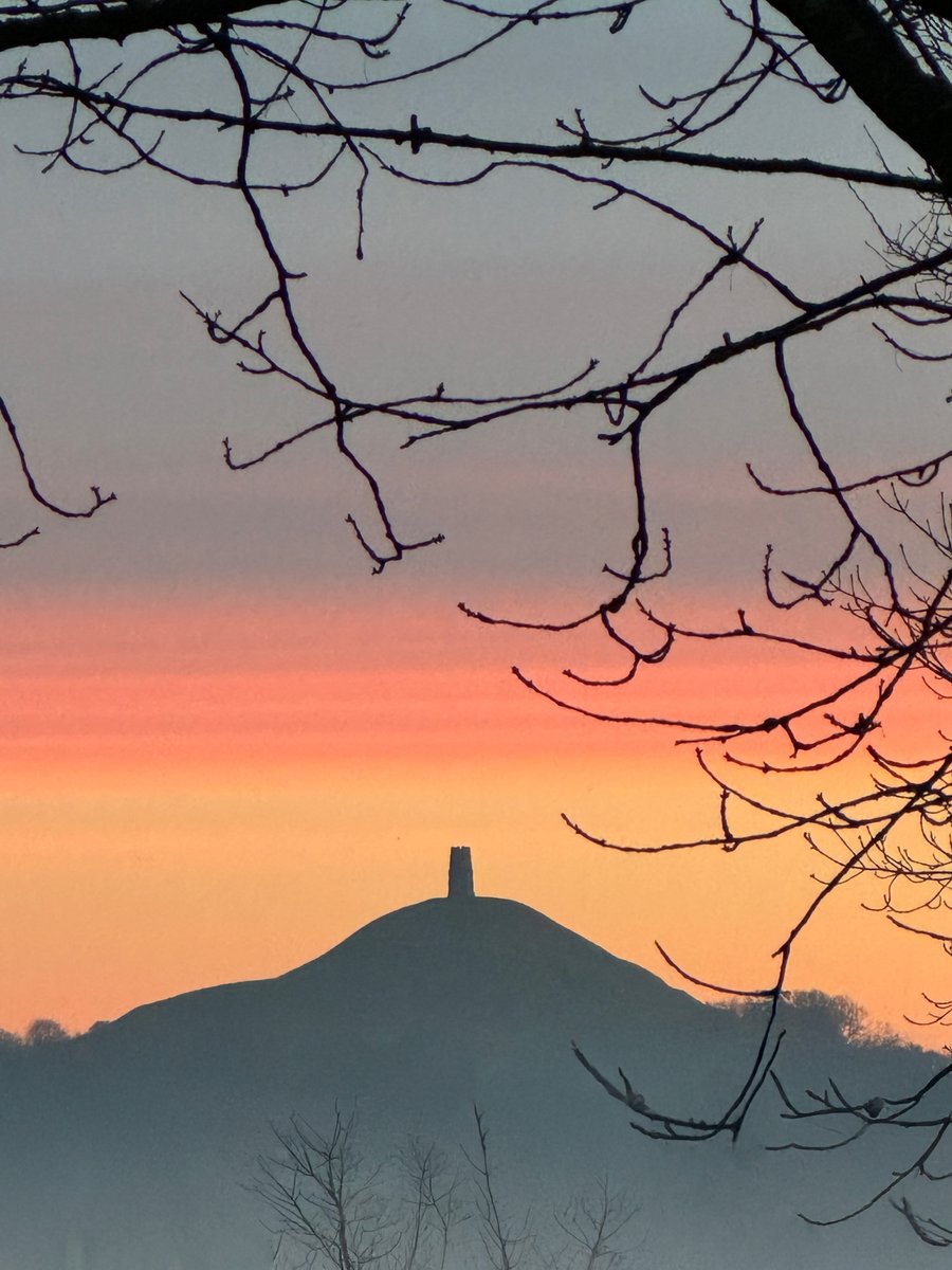 Good morning, Millfield! 🌅

Today, we woke up to a beautiful sunrise over the iconic Glastonbury Tor. 🧡

📸 This amazing snapshot was taken by a Millfield staff member.