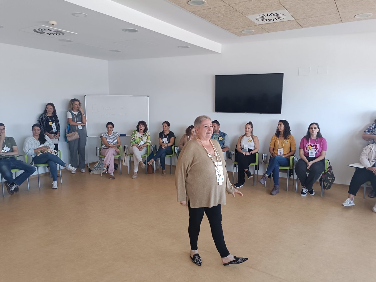 💬 "Comunicación efectiva en el entorno sociosanitario"
Dirigido por D. Sixto J. Ramírez Sosa, con la ponencia de Dª. M.ª Milagros Lorenzo Huete, este taller ofrece herramientas esenciales para una comunicación clara y empática en el ámbito de la atención social y sanitaria.