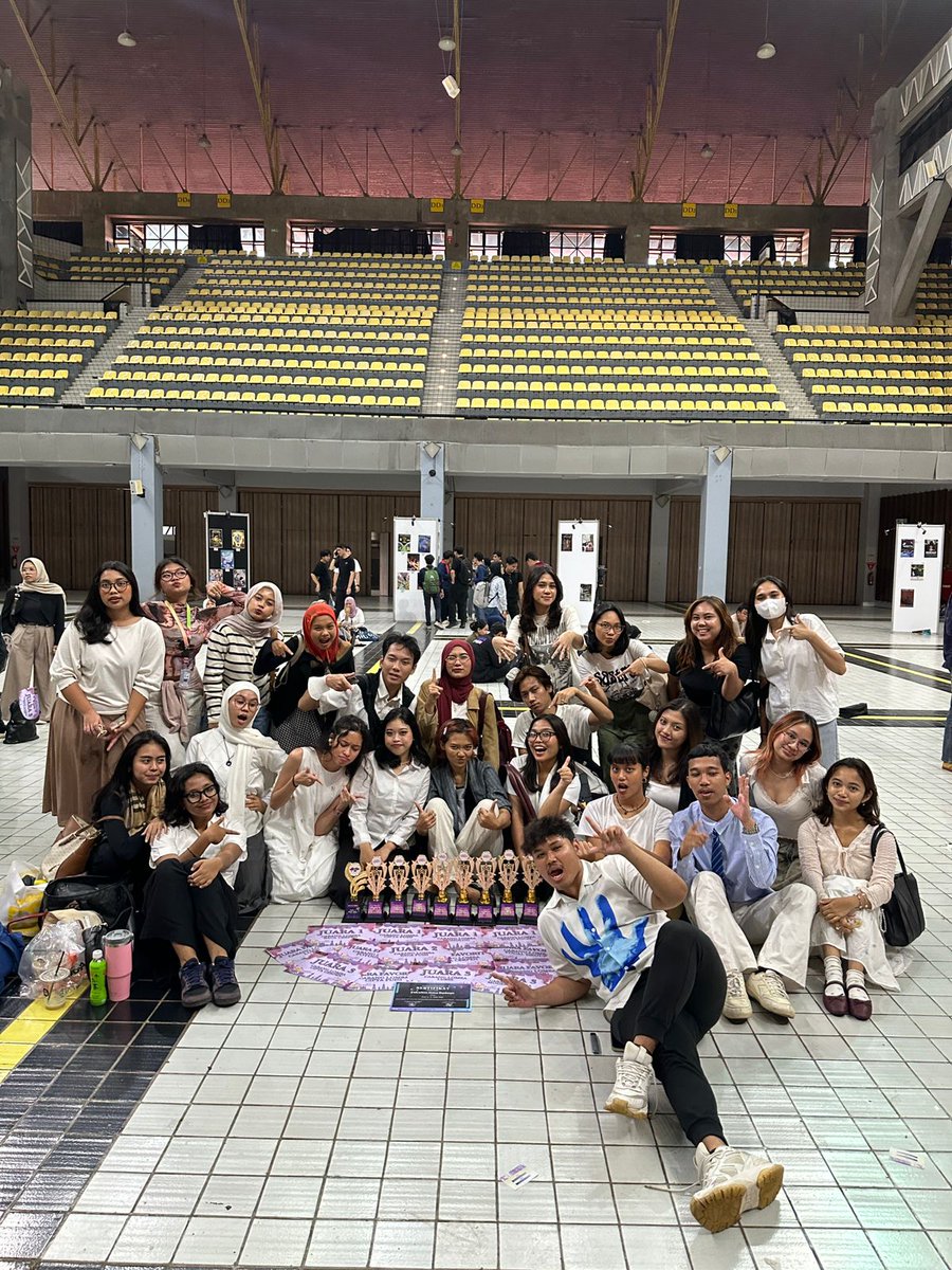 rebelliousquark's tweet photo. Thankyou Jiyan ketkon keren, @herwildlyfe yg nemenin terus kontingen UIAW, thanks to @RMS_UI @/legsas atas support n doanya, tak lupa 1 n only @Beyonce i love u! https://t.co/FTcr2pWFBr