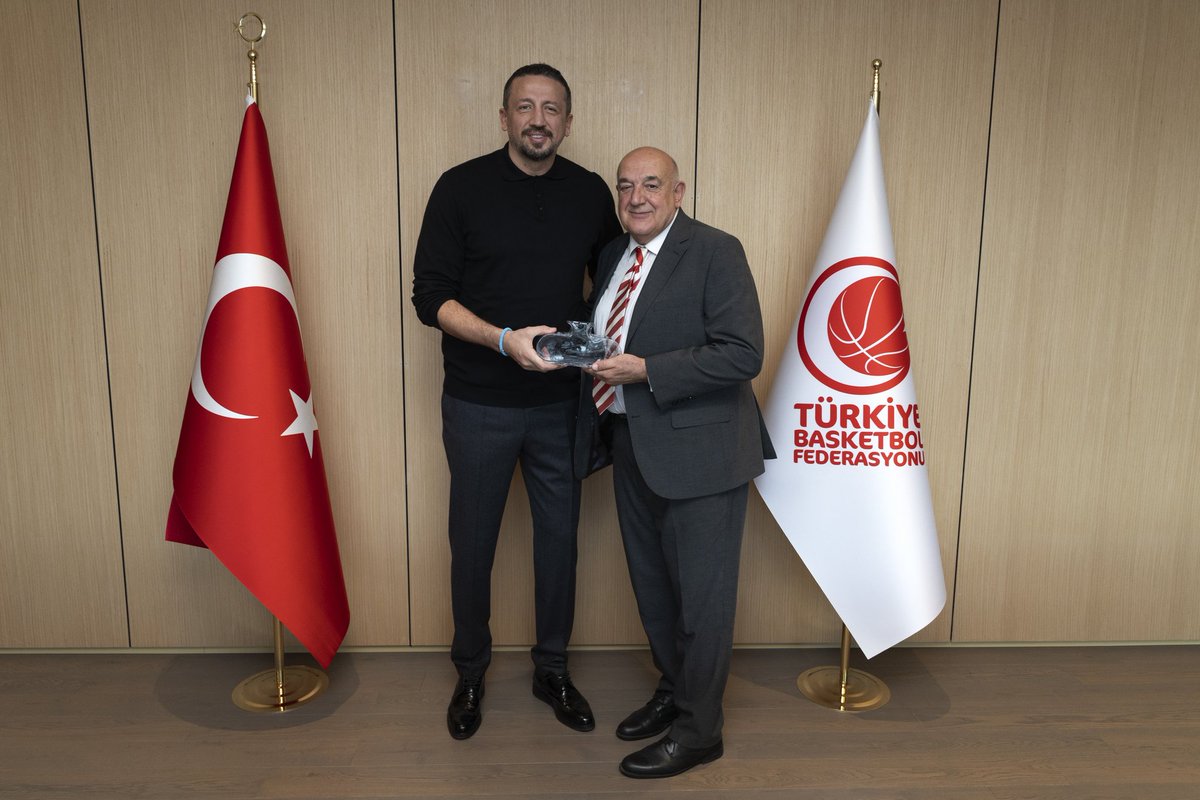 Başkanımız Necati Güler, TBF Başkanı Hidayet Türkoğlu'nu makamında ziyaret etti. Basketbol Gelişim Merkezi'nde gerçekleşen ziyarette Başkanımız Necati Güler ve TBF Başkanı Hidayet Türkoğlu, Türk basketbolunun geleceği ve antrenörler hakkında istişarelerde bulundu.