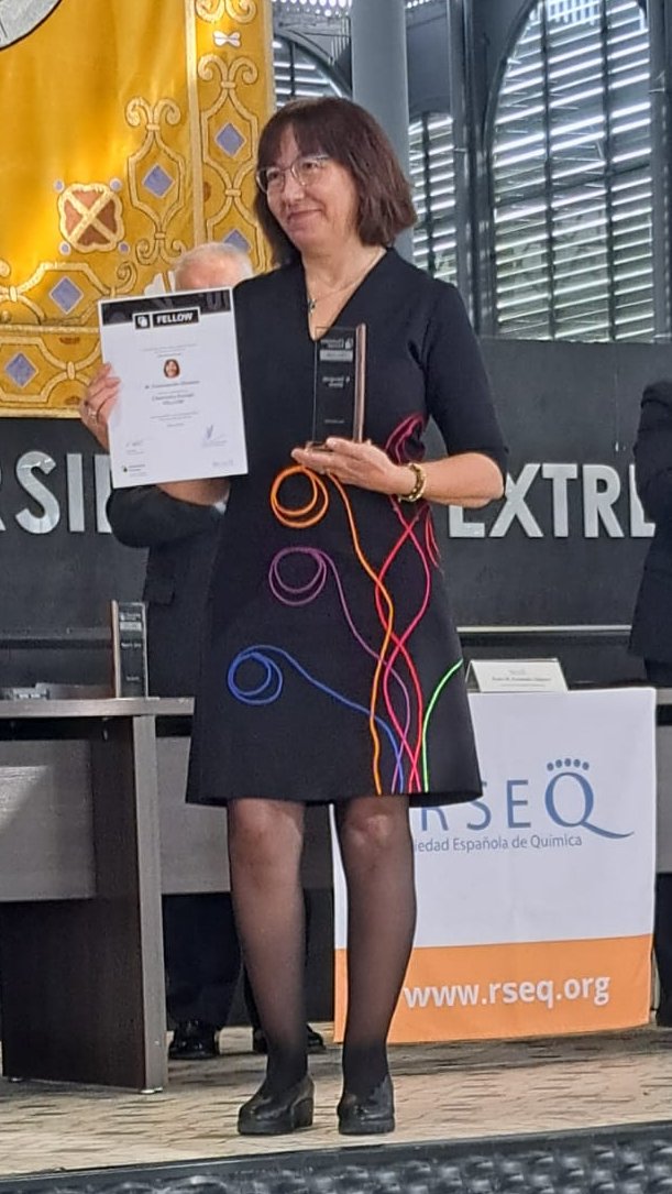 <a href="/nazariolab/">Nazario Martín Group</a> 🏆Entrega de las distinciones a los <a href="/ChemEurope/">Chemistry Europe</a> Fellows Class of 2022-2023. 
👩‍🔬Concepción Gimeno Floría ISQCH <a href="/ISQCH/">ISQCH (CSIC-UNIZAR)</a>  (CSIC-Universidad de Zaragoza). 
En directo  ➡️ acortar.link/AmU0AV