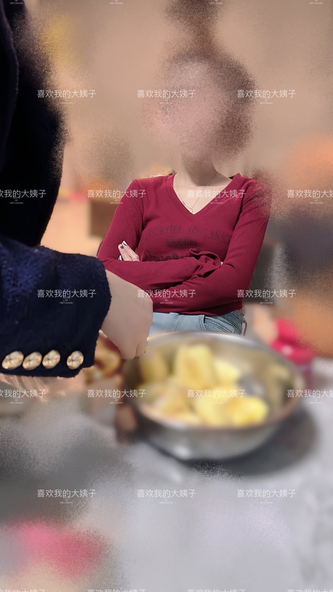 11月29号晚上好兄弟们，下班回家了
我还开玩笑的说，你回家也不换拖鞋，不累吗，大姐说这个穿的挺舒服的，忘换了，然后大姐说你看那个新闻没有，我说哪个，大姐说就是抖音推送的，有个男的去舔邻居的鞋子，好变态，老婆说我也看到了，以后鞋子不能放外面，我想说这不就是恋物吗，想了想还是没说 https://t.co/fwpRLbKQ4o