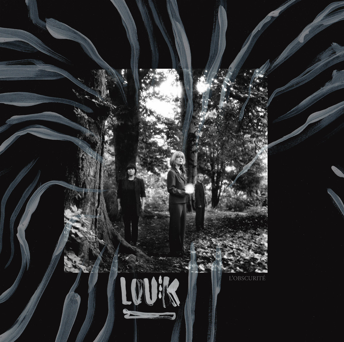 Lou K a compris que la force passe par la fureur, certes, mais aussi par une tension plus rentrée. Un brûlot pas monochrome donc mescritiques.be/spip.php?artic…