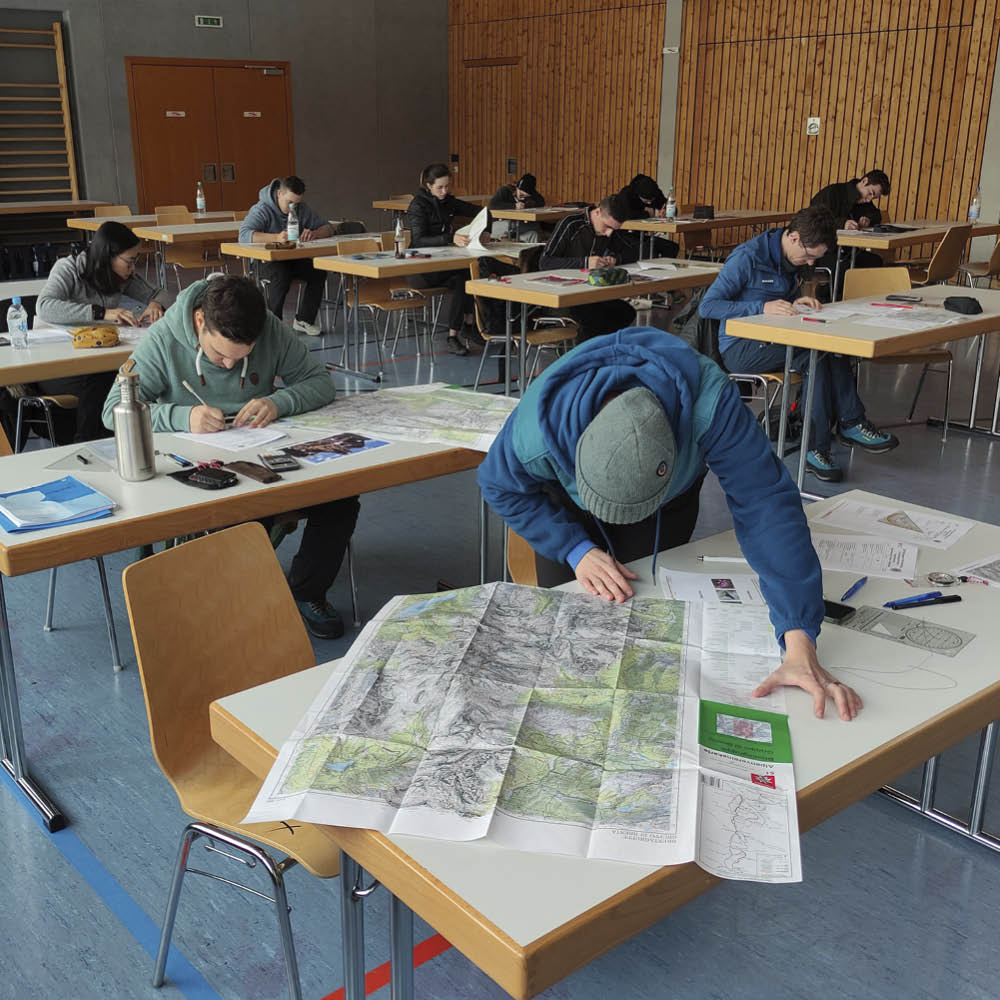 Angehende Bergretter legen Grundlagenprüfung ab (Foto: A. Brüning/DRK-Bergwacht Württemberg)

Mehr auf skverlag.de | #Rettungsdienst #Notfallsanitäter #Rettungssanitäter #Notarzt  #Feuerwehr #Bergrettung #Ausbildung #DRK_Bergwacht #Württemberg

bit.ly/4gskWun