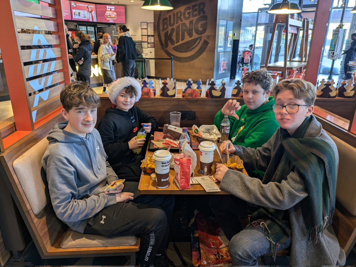 Mrs Thomas tweet media