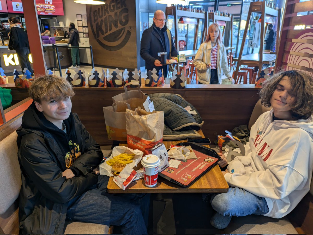 Mrs Thomas tweet media