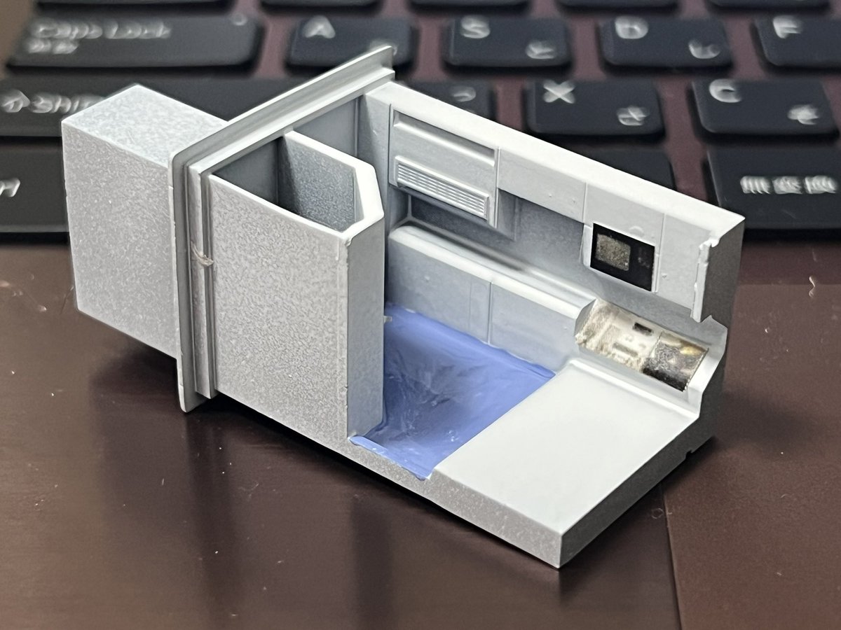 PetaBahn's tweet image. まだ製作途中ですが、一旦雰囲気で😎
1/80サイズ、3Dプリンタ本体よりデカいのは初めて作りました。重い、、、
建物のコンセプトに基づきカプセル交換可能です、交換しながらバージョンアップしていきますw
#中銀カプセルタワービル