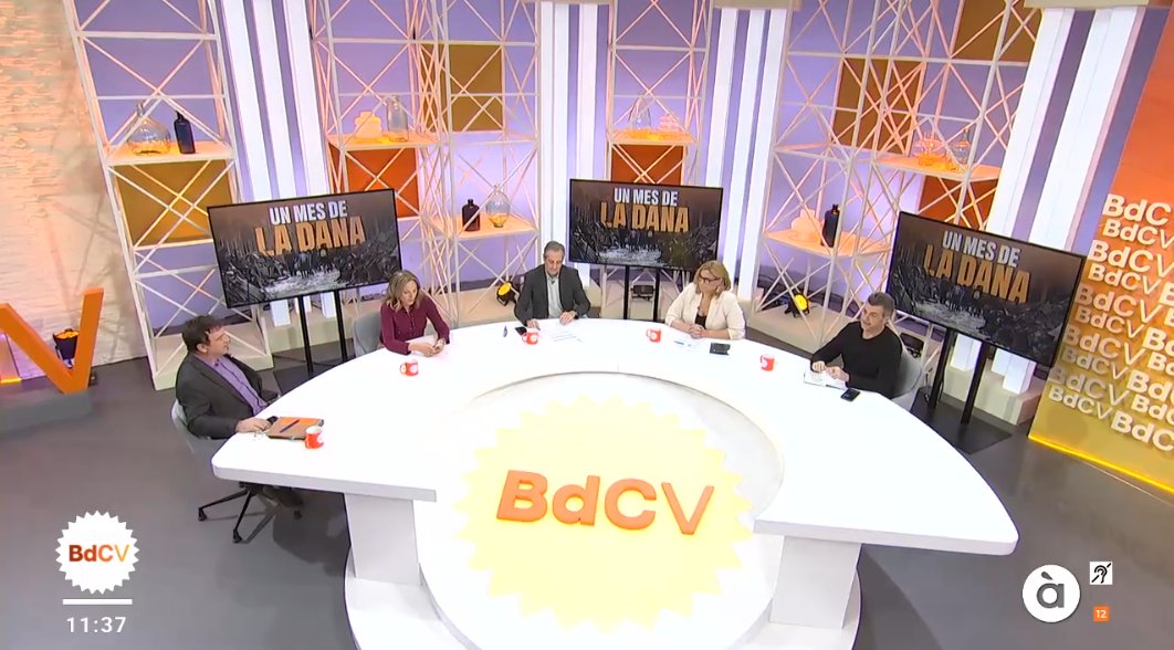 S’incorporen a la taula Marcel·lí Rosaleny, Joan Gonçales i Pilar Tamayo.
<a href="/JoanGoncales/">Joan Gonçales i Nogueroles</a> <a href="/pilartamayo75/">Pilar Tamayo Villalb</a> <a href="/apunt_media/">À Punt</a>