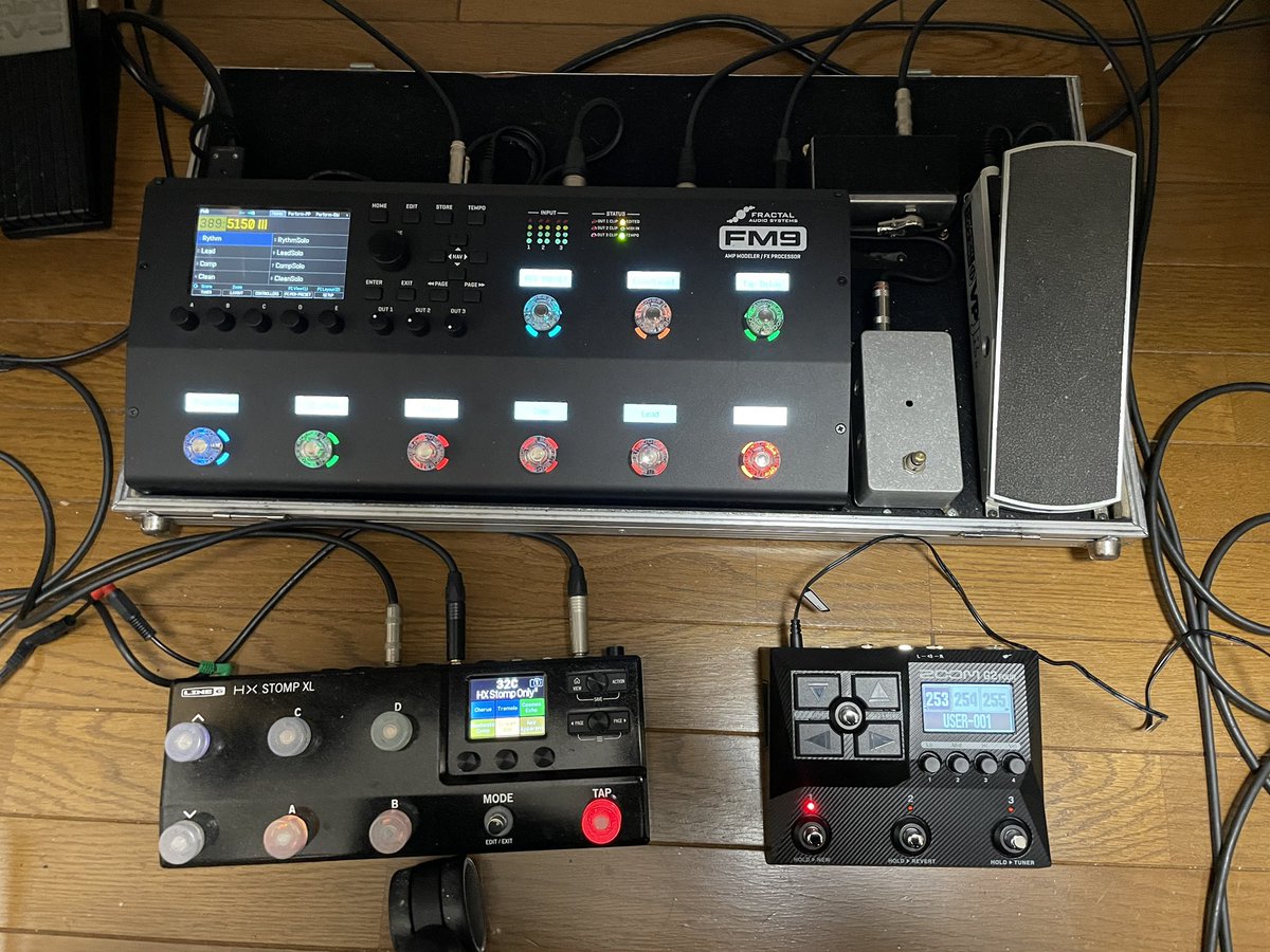 upstreamleeway's tweet image. マルチエフェクター大中小
中はコンパクトエフェクターとドッキングもできますのよ
#FractalAudio #FM9 
#Line6 #HXstomp 
#ZOOM #G2four