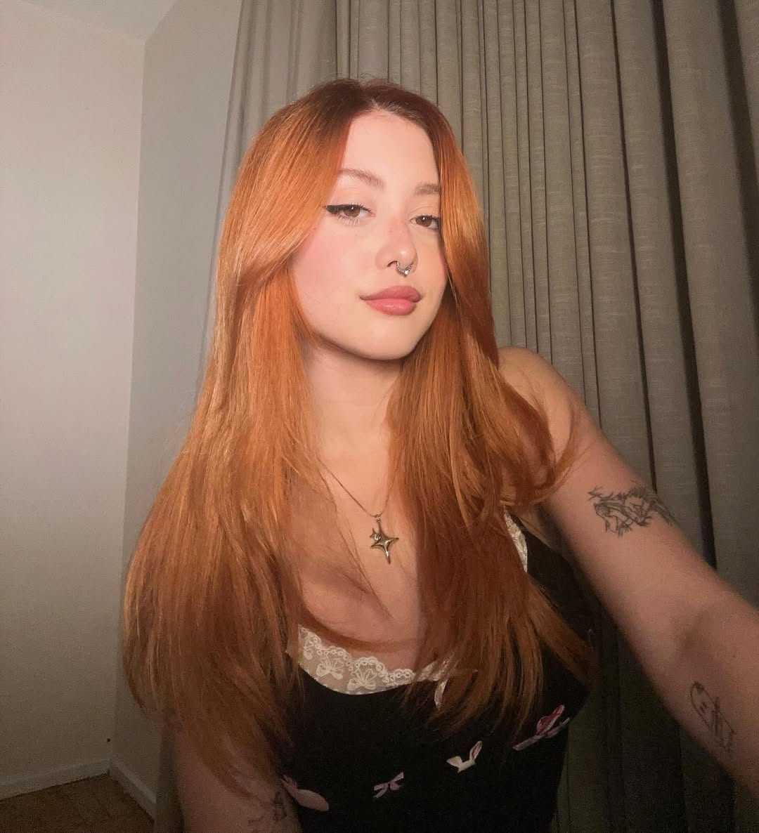123recording's tweet photo. ᅟᅟ
ᅟᅟnome; ananda.
ᅟᅟidade; 20 anos.
ᅟᅟsexualidade; bissexual .
ᅟᅟocupação; influencer digital e cantora.
ᅟᅟshape; ananda moraes.
ᅟᅟuser; @mercurizei
ᅟᅟ https://t.co/bSHDHdU0TH