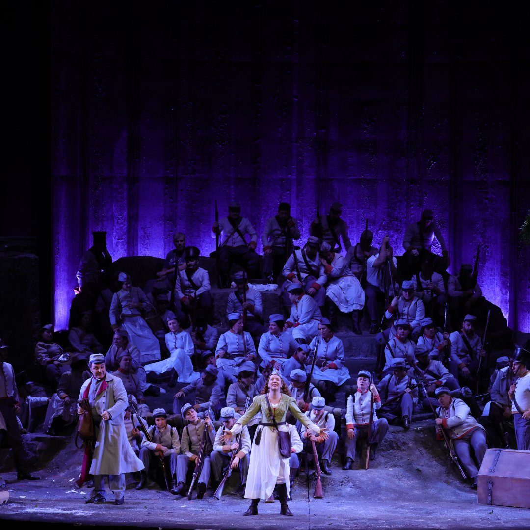 culturamilano's tweet photo. Il Maestro Riccardo Chailly inaugura la Stagione del #TeatroallaScala con "La forza del destino" di Verdi, regia di Leo Muscato. Oltre 37 le dirette della Prima diffuse in città.
https://t.co/TSfC2Q6qfx #PrimaDiffusa #MilanoCultura #Milano https://t.co/wVodCpNalf