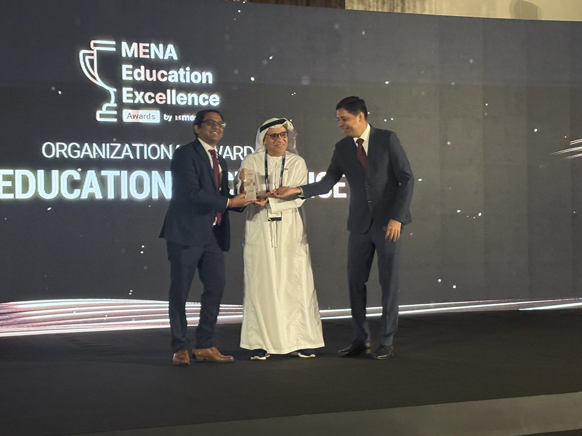 DDSaeed's tweet photo. سعيد لفوزي بجائزة الذكاء الاصطناعي في التميز في التعليم AI in Education Excellence، خلال الاحتفال الذي أقامته البارحة الشركة العالمية المتخصصة في التعليم @merittoofficial لجوائز التميز في التعليم، وسررت بالمشاركة في جلسة تخّيل التعليم في عصر الذكاء الاصطناعي.
#EvolveByMeritto https://t.co/JWRX5tJ4jl