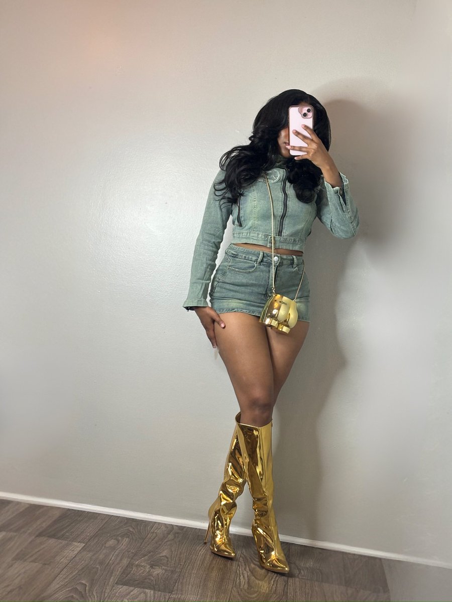 daareonaa's tweet photo. @AriTheDon https://t.co/t5HV4wPAPE 🛍️ https://t.co/jeN3KH0QLx