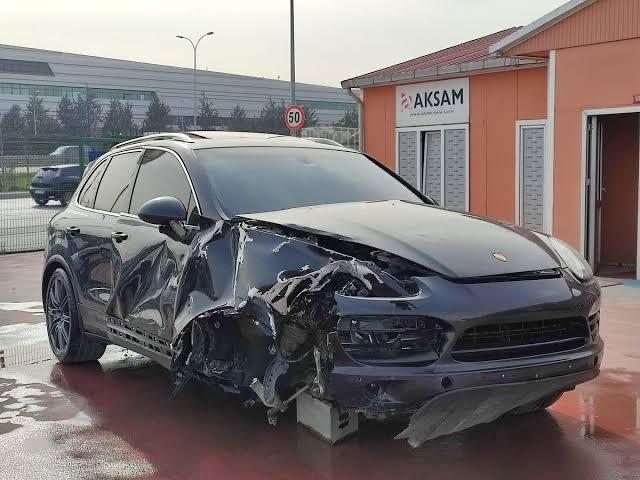 Beyler arkadaşıma arabamı vermiştim son hali bu