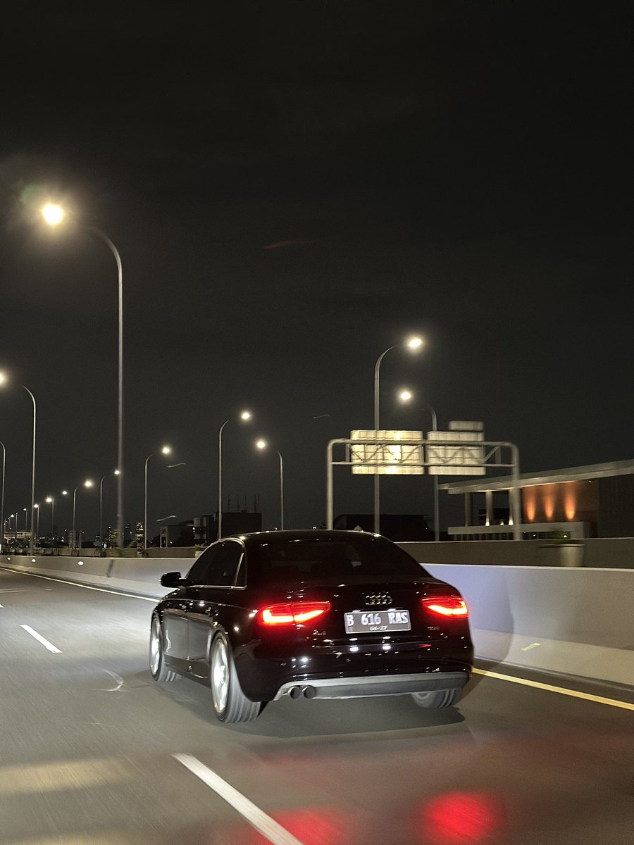 Rela berhenti karena lagi cakep