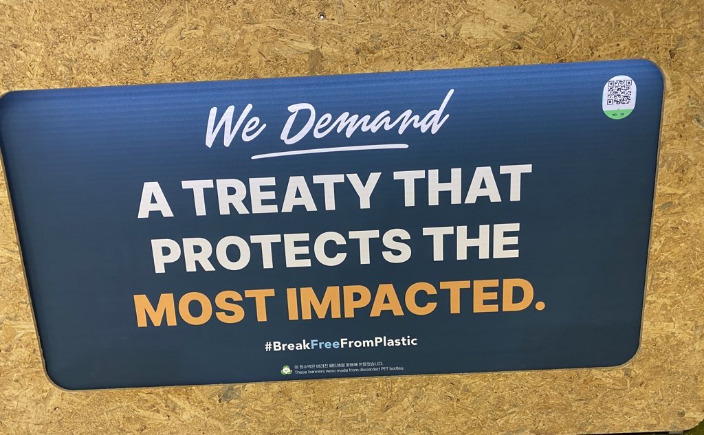 Plastic is toxic ☠️ from its production up to its disposal, leaving a lasting mark on communities around the globe. 🌍 We need to have a global #plasticstreaty that ensures voices of frontline communities are heard in the #INC5 negotiations. 🧵

#BreakFreeFromPlastic