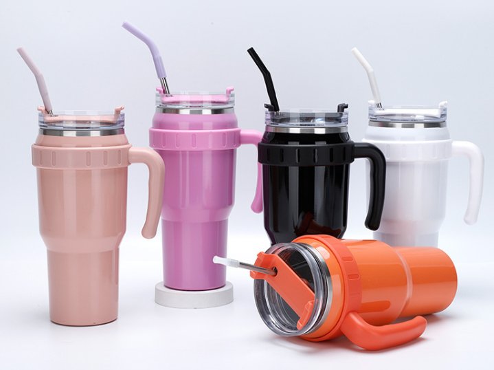 catherine_1069's tweet photo. 🥰In stock colorful 1200ML/40OZ stainless steel large capacity car cup handle portable straw TUMBLER new ice cup

#tumblergirl #tumbler #cartumbler #largetumbler #customtumbler #personalizedtumbler #thermostumbler https://t.co/XNabMKx8dz