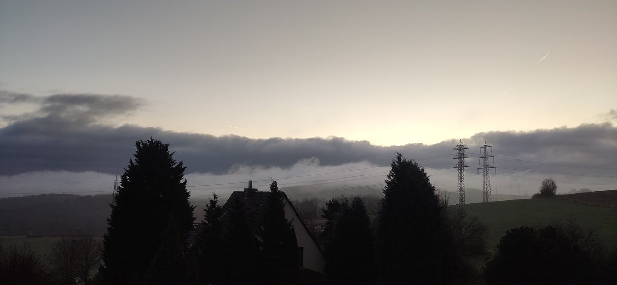 Moin, heute sind wir wieder über den Wolken. Warten auf den Sonnenaufgang