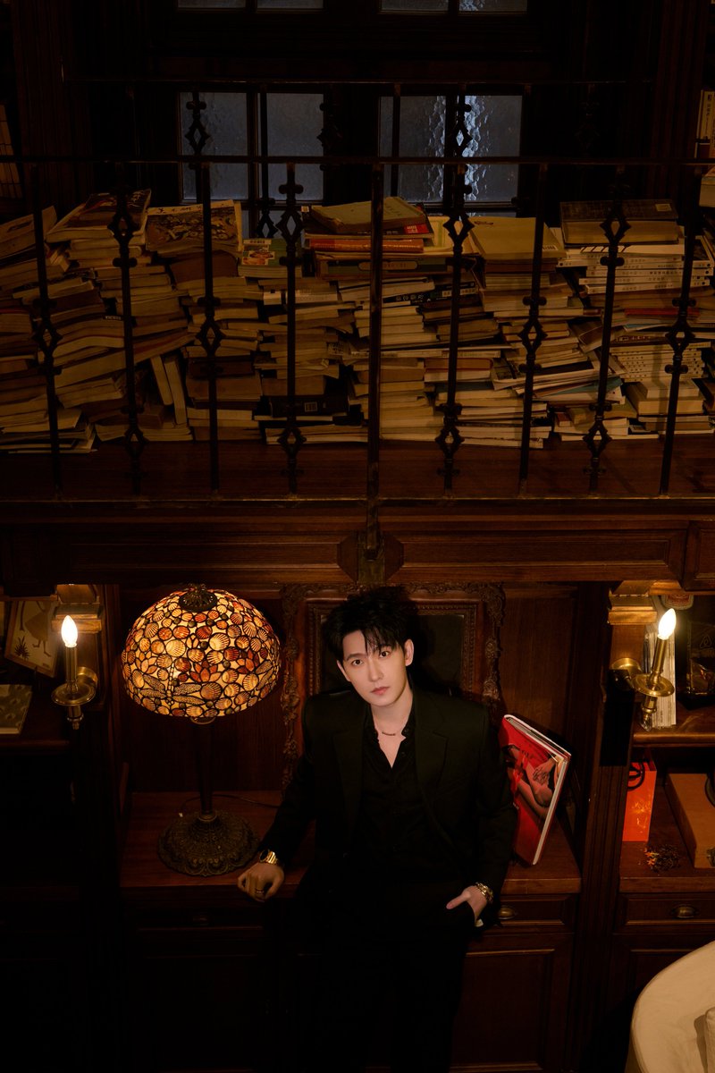 ไกลลลล~อาจจะไกลแสนไกล
แต่ความหล่อชัดเจนน๊าาาา~

#YangYangxBvlgari 
BVL YANGYANG inSH

#หยางหยาง #YangYang #杨洋 #YangYang杨洋