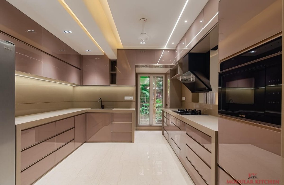 KKModularKitchn's tweet image. Discover the ultimate elegance with KK Modular Kitchen’s latest design!

This modular kitchen blends style, durability, and luxury for modern living.

Our design features back-painted glass, Rose Gold, and premium hardware.

#kkmodularkitchen #kitchendesign #rosegold