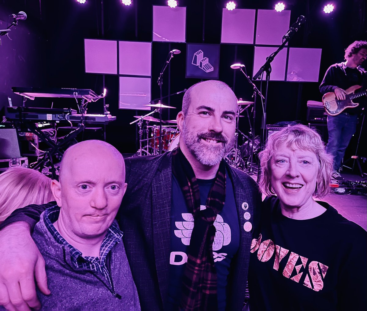 What a birthday treat this was! Lost Covers was a labour of love that so many helped to get off the ground and push it around the globe. Surreal then it was to be lucky enough to meet <a href="/dovesmusicblog/">Doves</a> tonight! And the gig? Phenomenal! 💙 

#doveslove #dovesband <a href="/RebelskiMusic/">Rebelski</a>