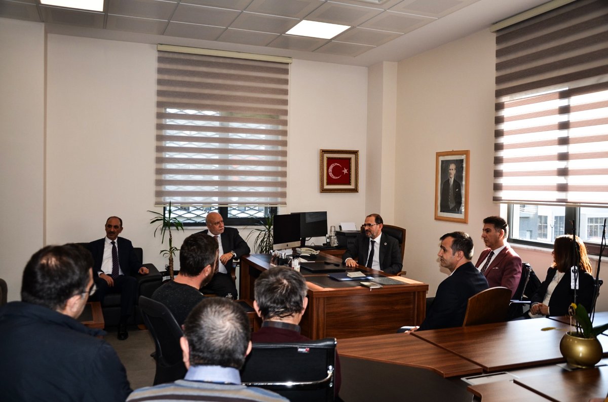 Rektörümüz Sayın Prof. Dr. Eyüp Debik, daire başkanlığımızı ziyaret ederek, mevcut uygulamalar ve geleceğe yönelik projeler üzerine istişarelerde bulunmuştur. Nazik ziyaretlerinden dolayı kendilerine teşekkür ederiz. <a href="/YildizEdu/">Yıldız Teknik Üniversitesi</a> <a href="/eyupdebik/">Prof. Dr. Eyüp Debik</a> #TürkiyeninYıldızı
