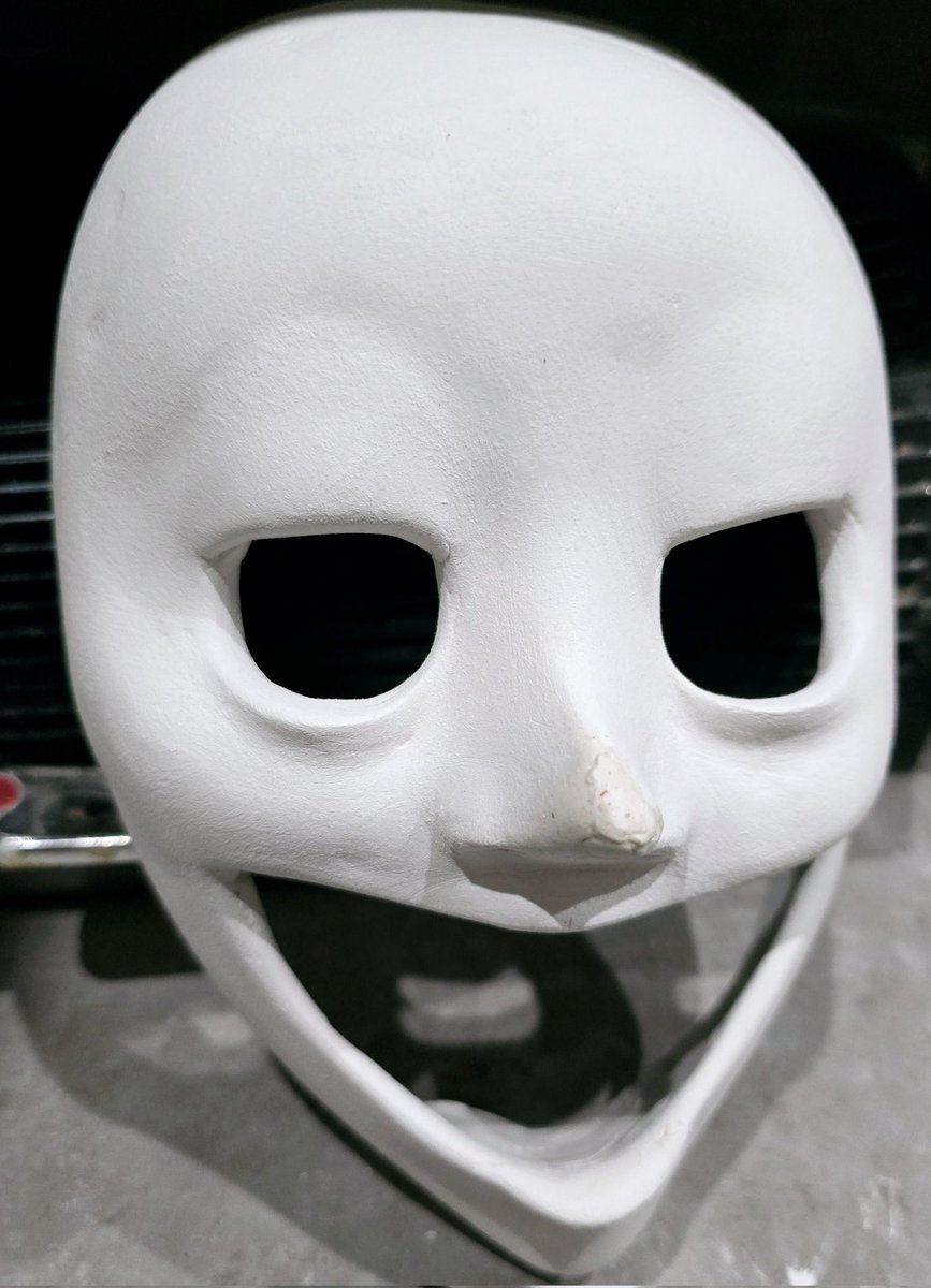 squidgyplaps's tweet photo. SquidgyPlaps 6, RatKing. Project update, "Solid foundation".🖤💀👉👉✨️
I've made the clay mask base and sanded it down, it will need some eyes and teeth before I colour it and add some dirty bandages.
#art #taxidermy #horror #masks #ongoingproject https://t.co/WRwJMZl9mH