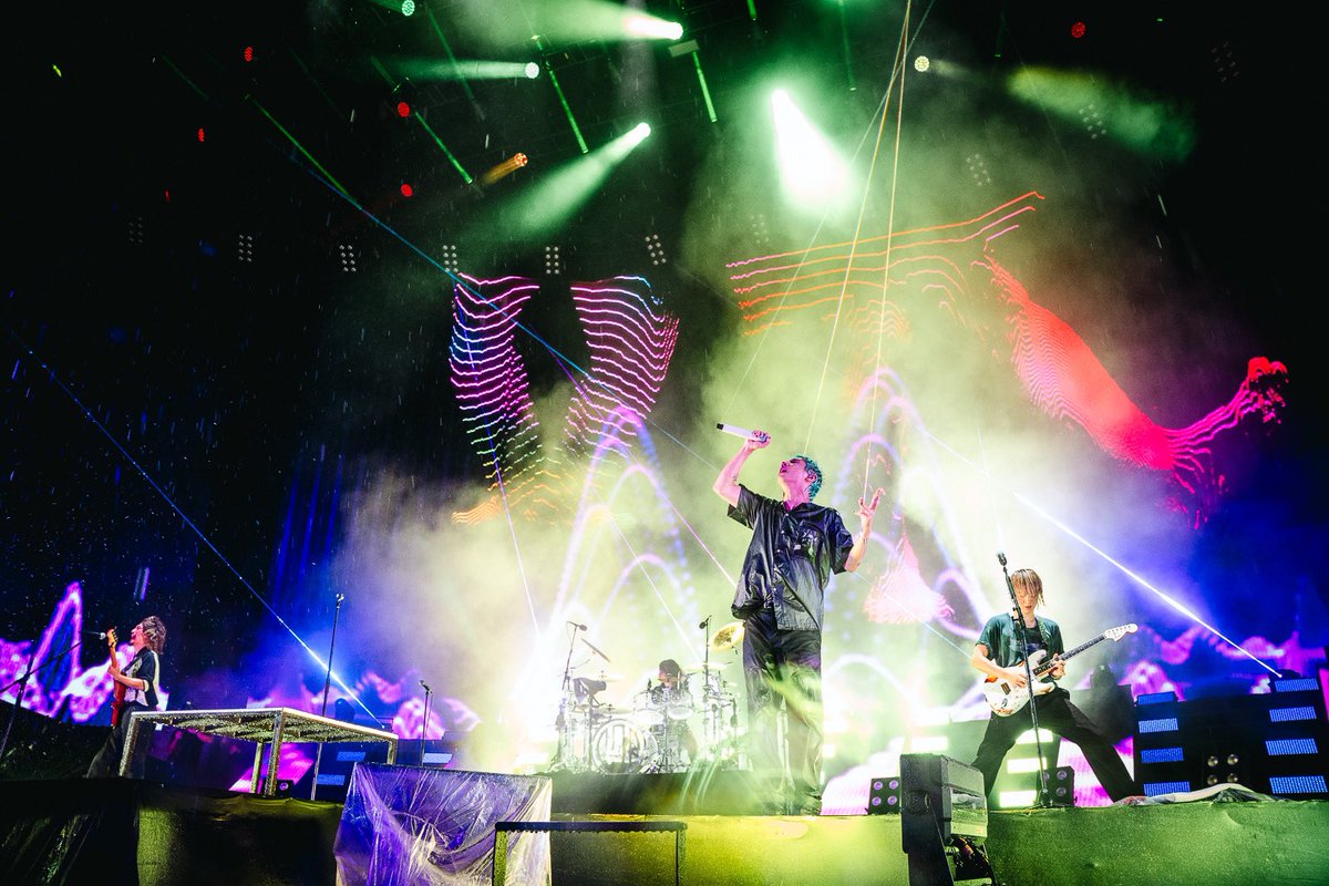 ntvnewszero's tweet photo. 今夜はONE OK ROCKの特集です
先月、累計19万人を動員し
バンド史上最大規模の
ワールドツアーを終えた  #ワンオク　
zeroは日本人アーティストとして
初めて開催した
台湾スタジアムライブに密着
「ついにここまできたか」
そう話した #TAKA  さん
この言葉の真意に迫ります

#oneokrock
#newszero https://t.co/IYVfWkLWKN