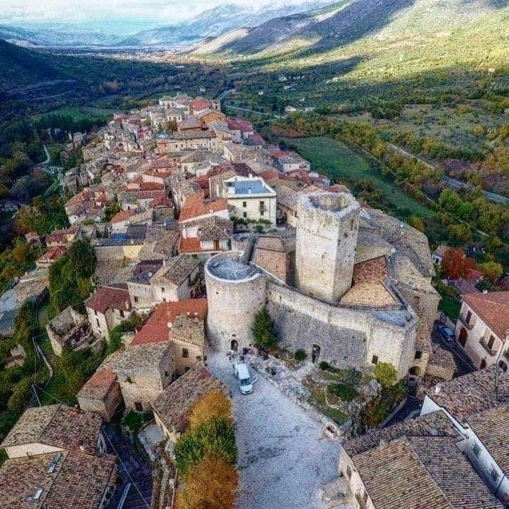 Maxpar68's tweet photo. Buongiorno e buon venerdì a tutti, ma proprio tutti!!!
📷 Pettorano sul Gizio (L' Aquila) https://t.co/jC17SscPA7