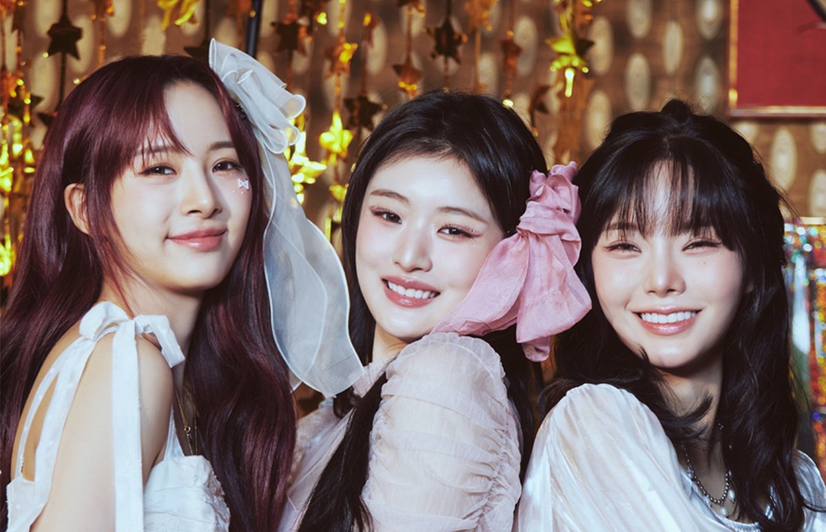 five gorgeous princesses 👸 ✨️

#FIFTYFIFTY #피프티피프티