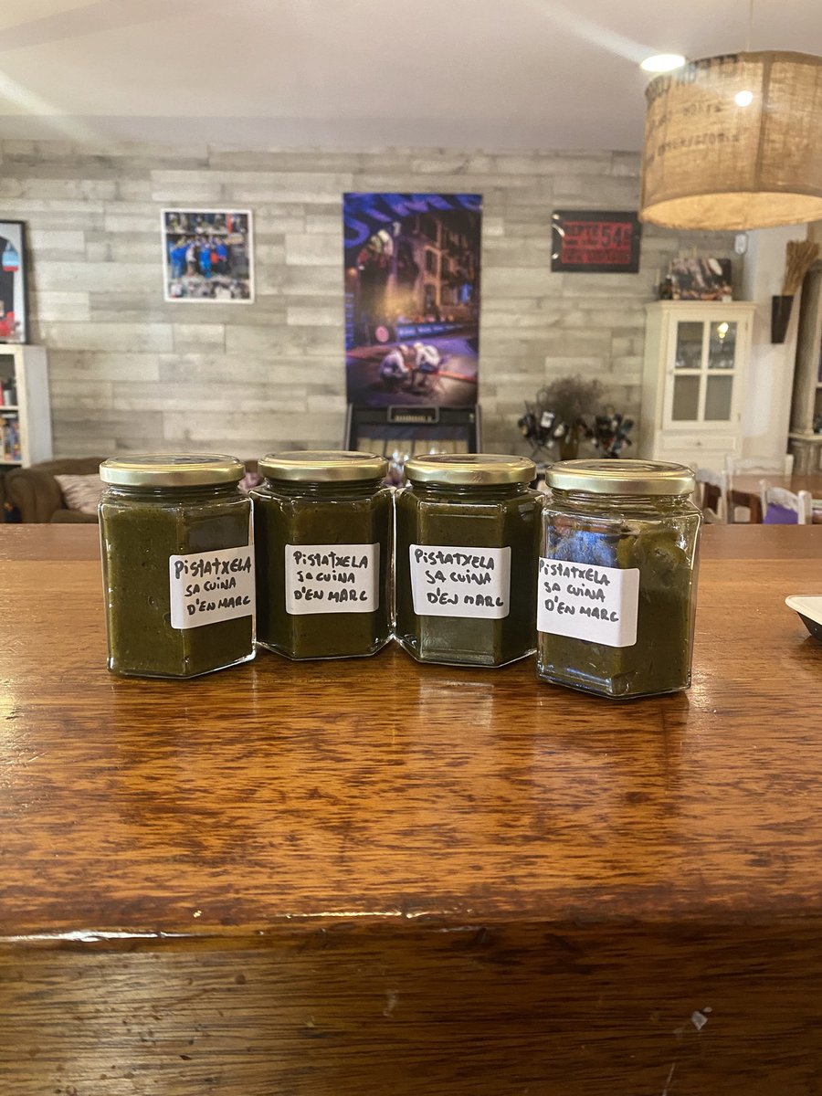 lacuinadenmarc's tweet image. Seguimos en “danza” de dulces ya pensando en los turrones y la navidad!
Veo un turron de choco blanco y este relleno por ejemplo 😜