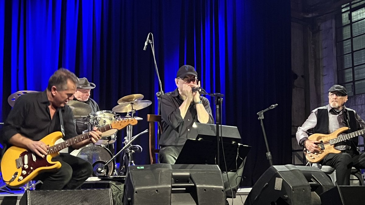 Fabrizio_Poggi's tweet image. 𝗙𝗔𝗕𝗥𝗜𝗭𝗜𝗢 𝗣𝗢𝗚𝗚𝗜 𝗕𝗔𝗡𝗗 
𝐒𝐚𝐛𝐚𝐭𝐨 𝟑𝟎 𝐍𝐨𝐯𝐞𝐦𝐛𝐫𝐞 𝐨𝐫𝐞 𝟐𝟏.𝟎𝟎
✅ TEATRO PASOLINI  
✅ Il Colore dei Suoni
✅ SALERNO
Se vi fa piacere condividete e ditelo ai vostri amici

#salerno
#salernocity
#campaniadavivere
#campania
#salernoeventi
#blues