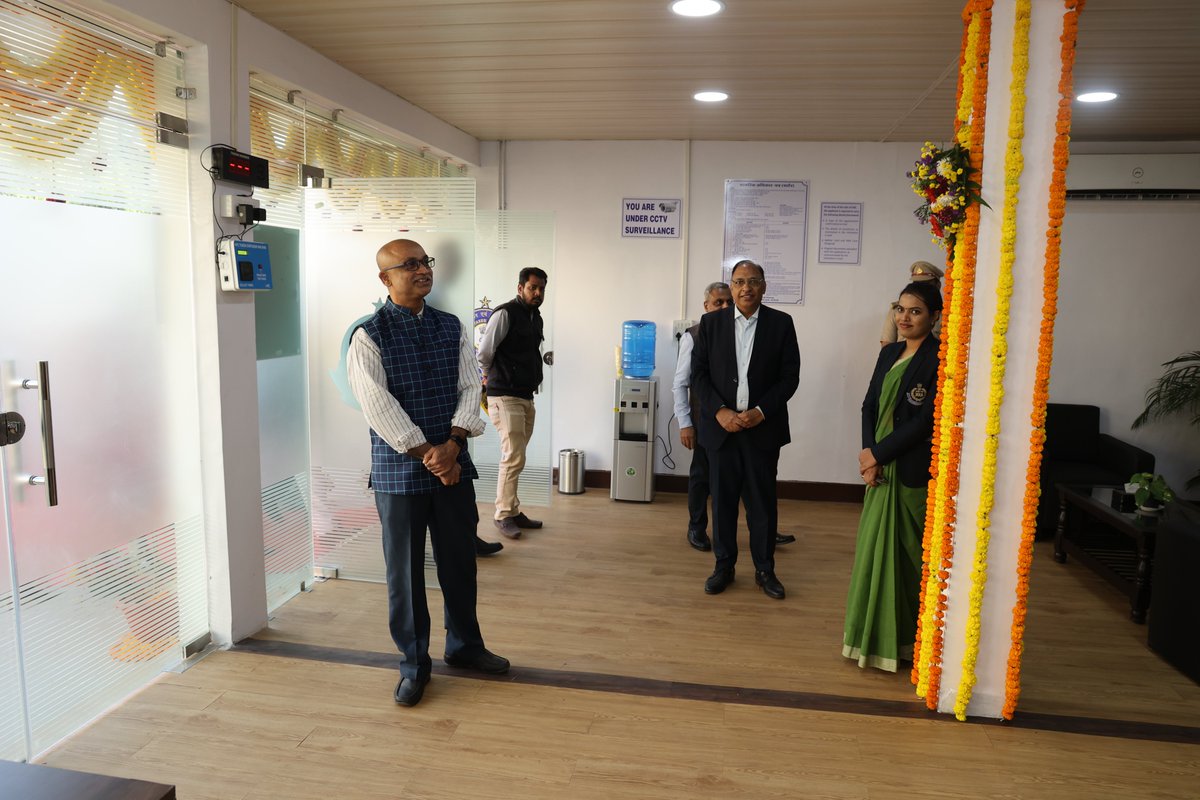 EXCISECGST's tweet image. GST Suvidha Kendra, Indore was inaugurated today by Hon’ble Chief Commissioner, CGST, CX &amp;amp; Customs, Bhopal Zone(MP &amp;amp; CG), Shri CP Goyal and Commissioner, SGST, (MP) Shri Dhanaraju S at GST Bhavan, Manik Bagh Palace, Indore. @cbic_india @Infosys_GSTN @commercial_mp @cgstbhopalzone