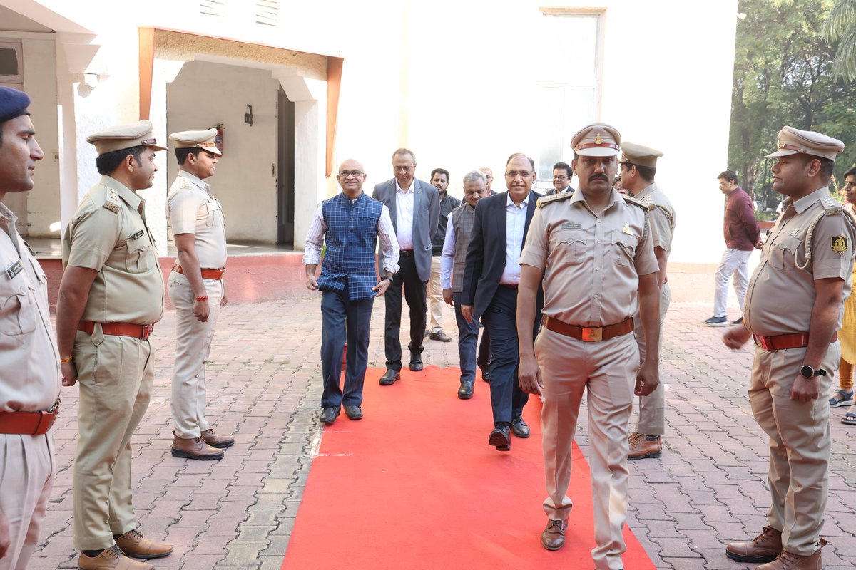 EXCISECGST's tweet image. GST Suvidha Kendra, Indore was inaugurated today by Hon’ble Chief Commissioner, CGST, CX &amp;amp; Customs, Bhopal Zone(MP &amp;amp; CG), Shri CP Goyal and Commissioner, SGST, (MP) Shri Dhanaraju S at GST Bhavan, Manik Bagh Palace, Indore. @cbic_india @Infosys_GSTN @commercial_mp @cgstbhopalzone