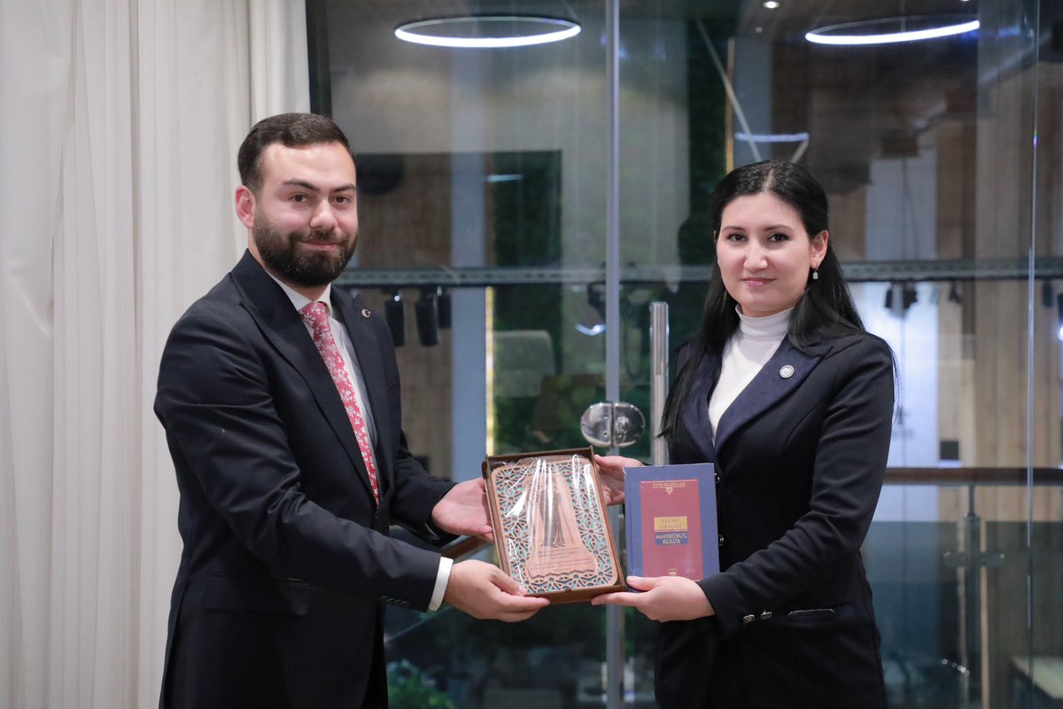 bsygili's tweet photo. Qardosh davlat O'zbekiston bilan hamkorligimizni mustahkamlovchi madaniy ishlar haqida turli muhokamalar o'tkazdik. Mehmondo'stligi va samimiyati uchun tashakkur bildirimiz. https://t.co/gIPRlxSkXp